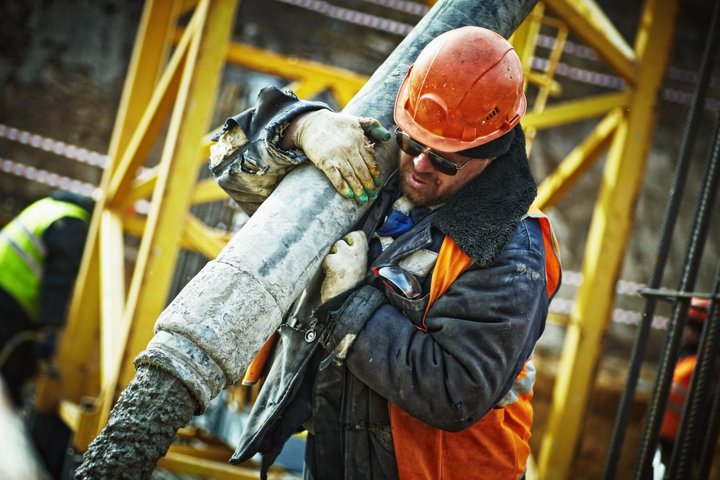 Concrete pump pour