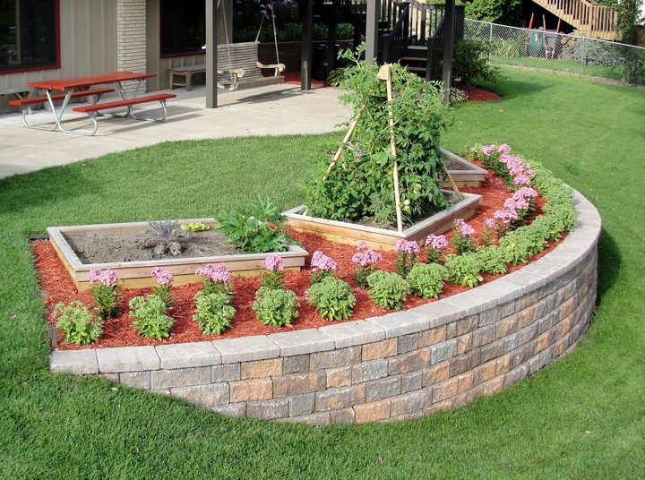 Residential retaining wall